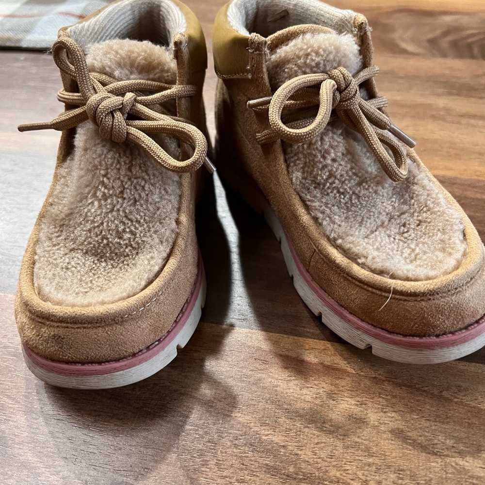 Size 9 light brown bootie osh kosh